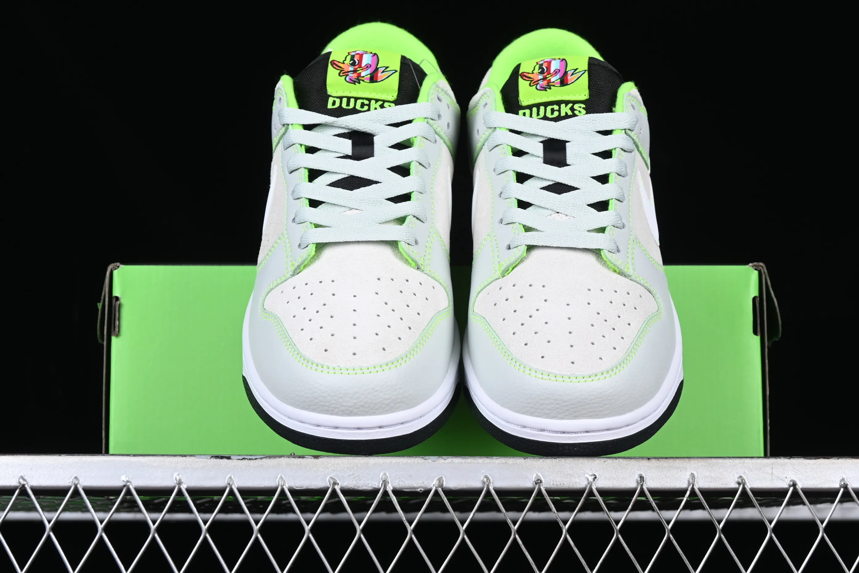 All Categories Nk SB Dunk Series Nk SB Dunk Low Low-top sneakers Nk SB Dunk Low PE "University Of Oregon" Oregon Green Duck SB low-top casual sneakers FQ7260-001